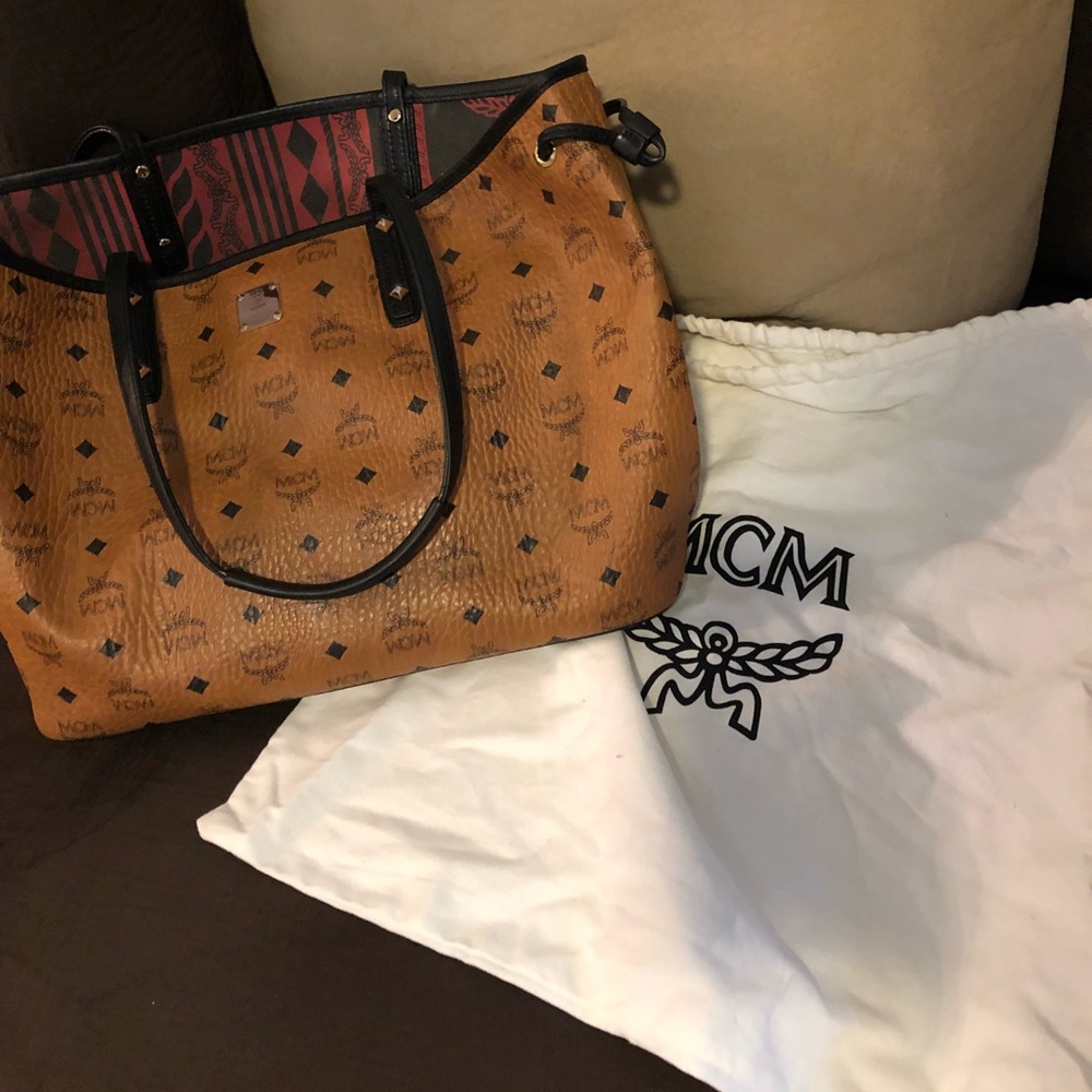 MCM medium tote with dust bag